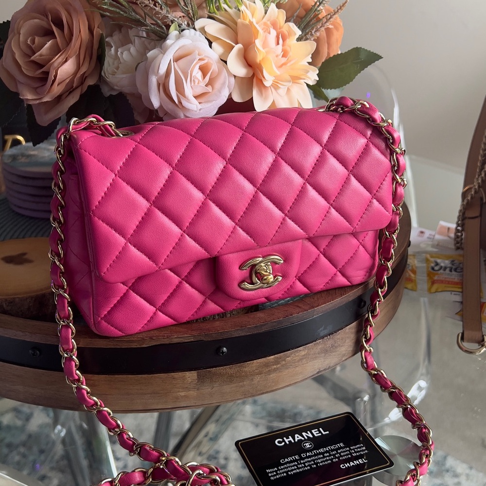 Authentic pink classic Chanel flap cross body bag.. Rare Find! - Picture 2 of 8